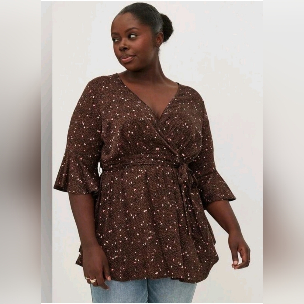 Torrid sz 2 2X Challis surplice heart petals tie front blouse
